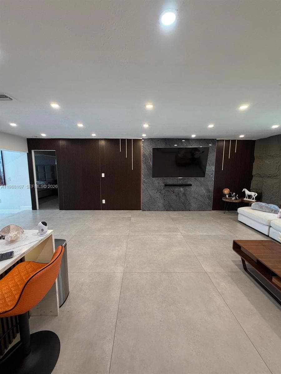 2810 Riverland Rd photo 4