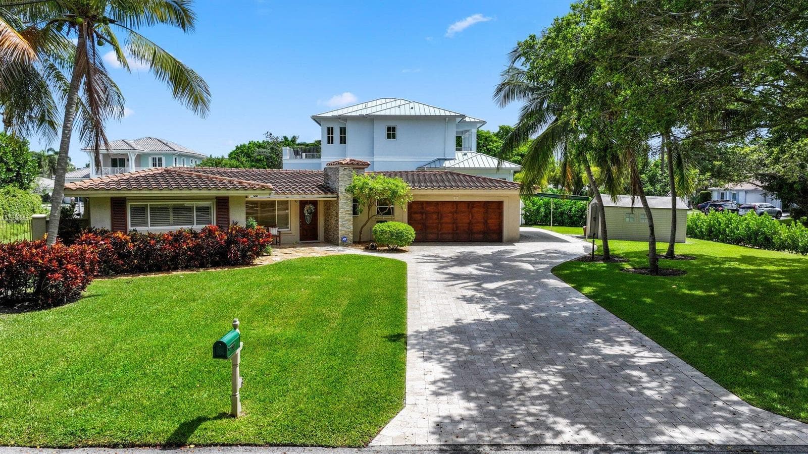 910 Banyan Drive 2