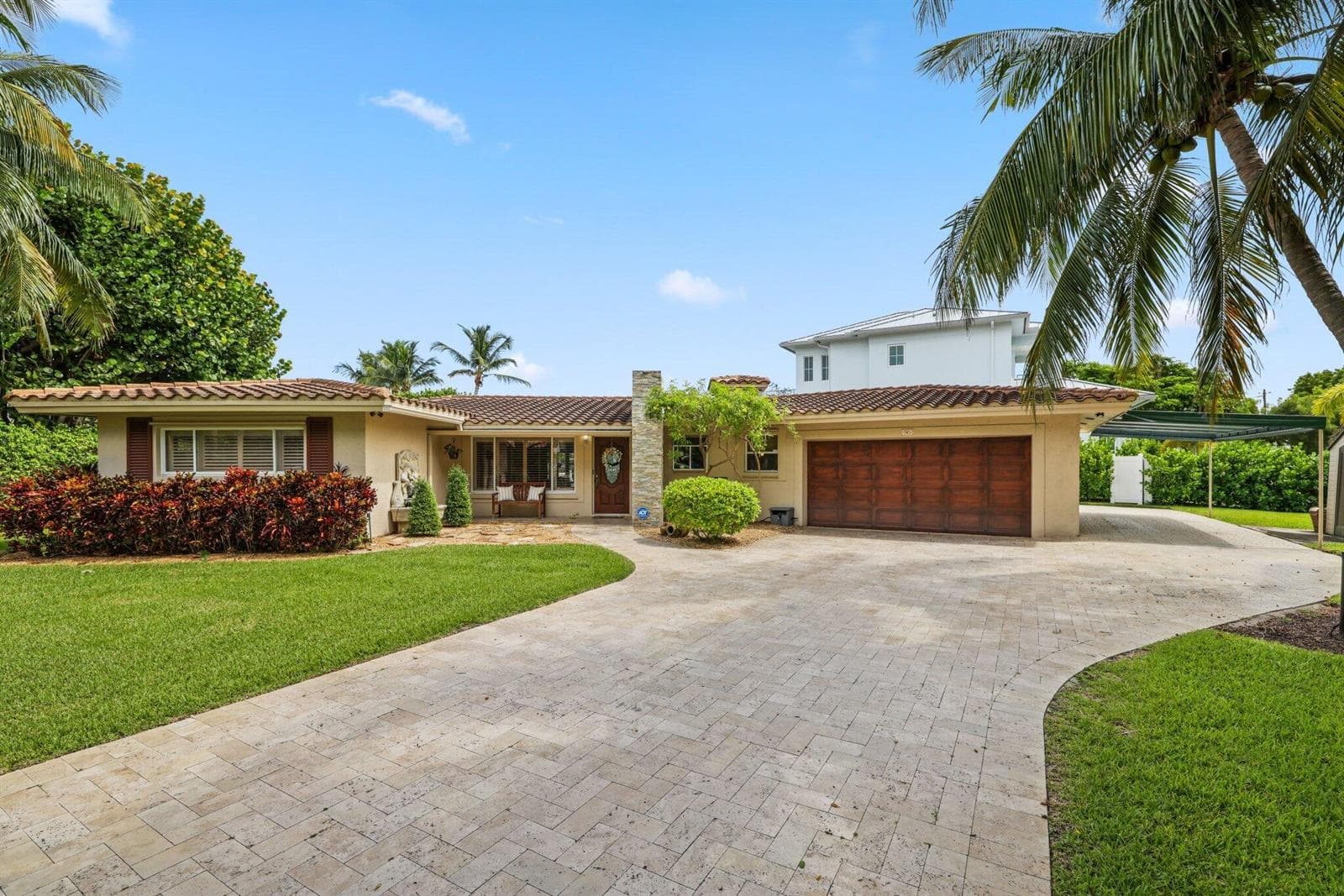910 Banyan Drive 3