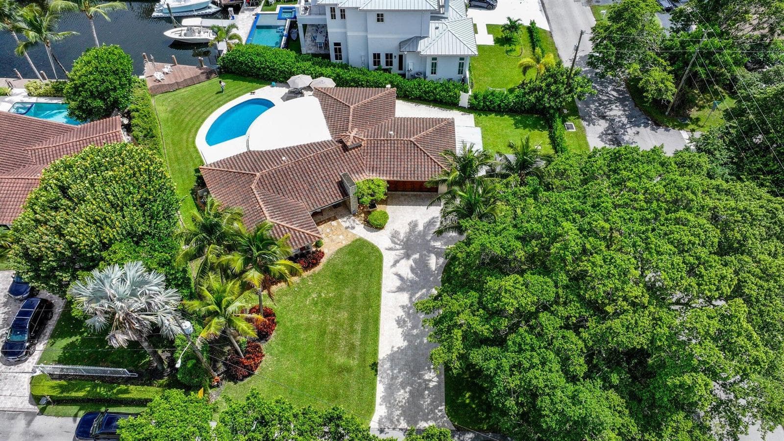 910 Banyan Drive 5