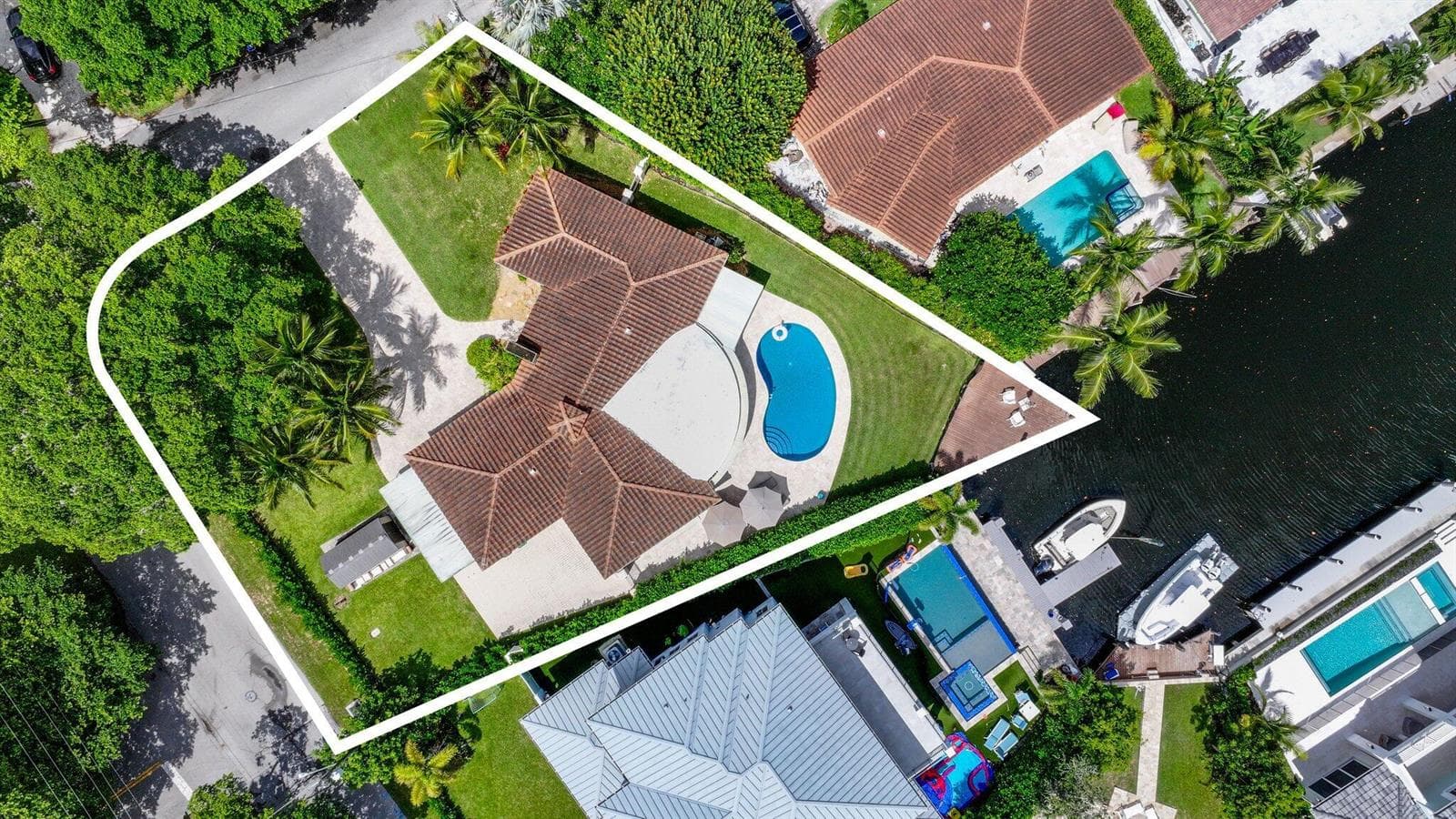 910 Banyan Drive 4