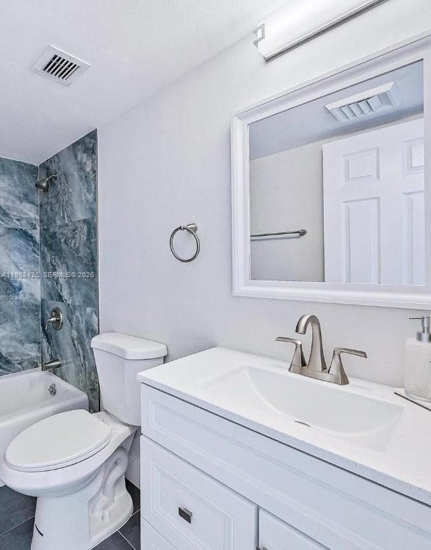 136 Lakeshore Dr 5