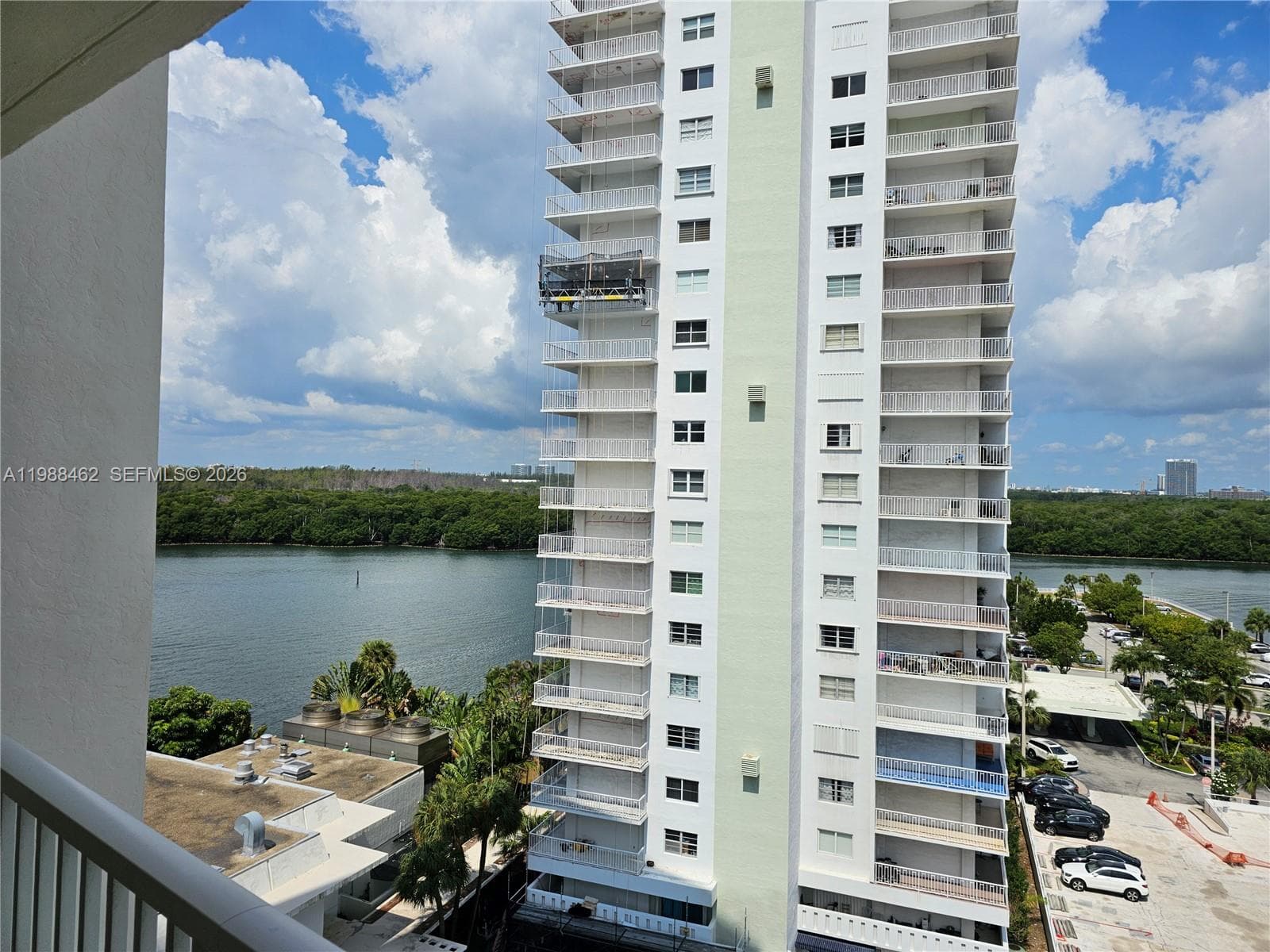 300 Bayview Dr 905 photo 16