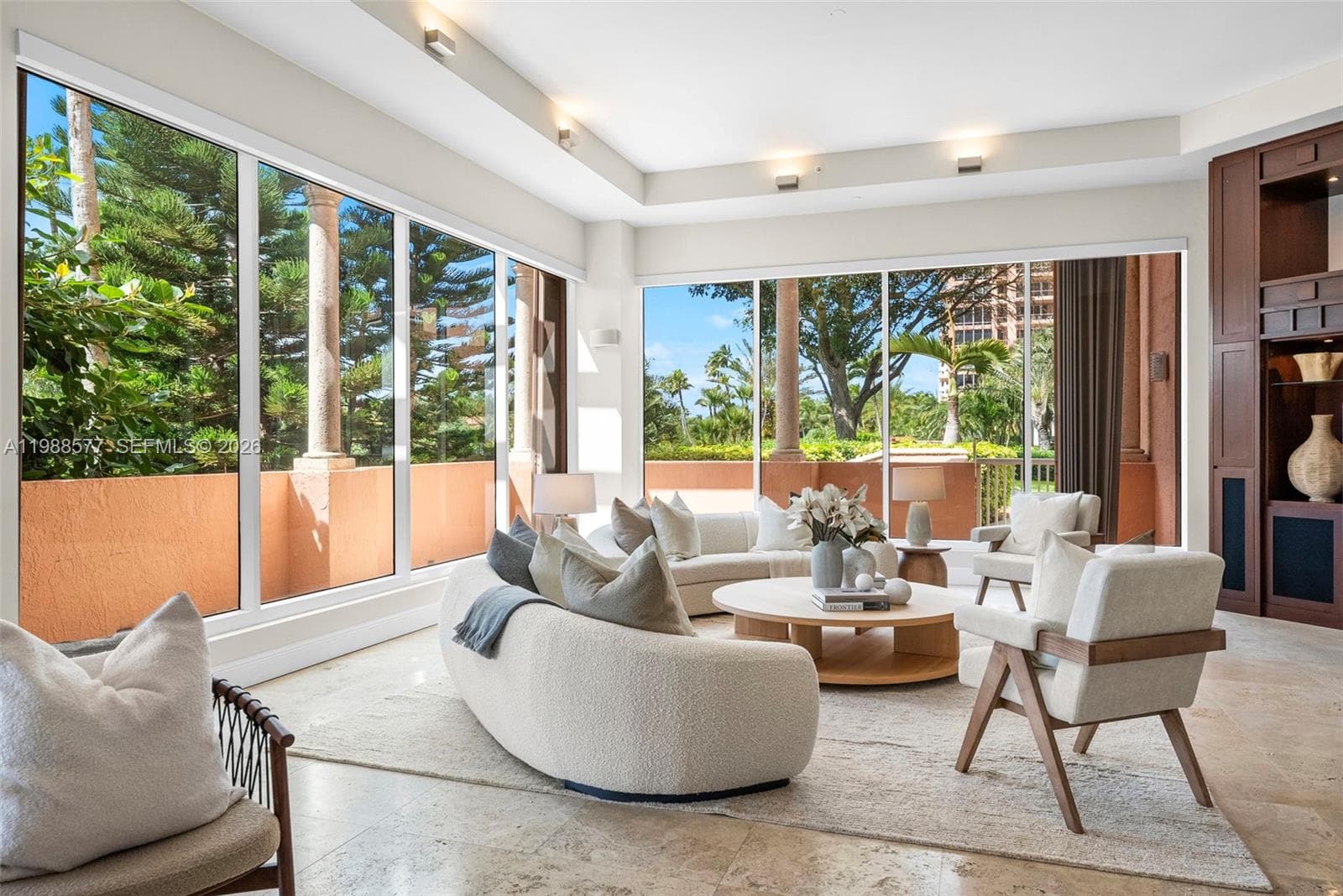 10 Edgewater Dr 1