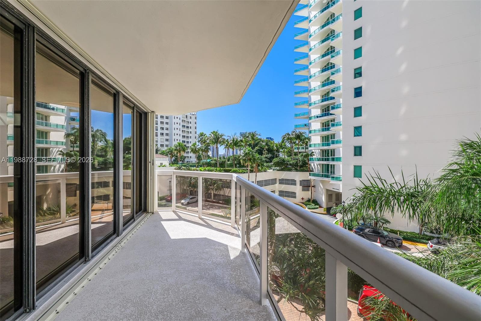 20185 E Country Club Dr 302 photo 16
