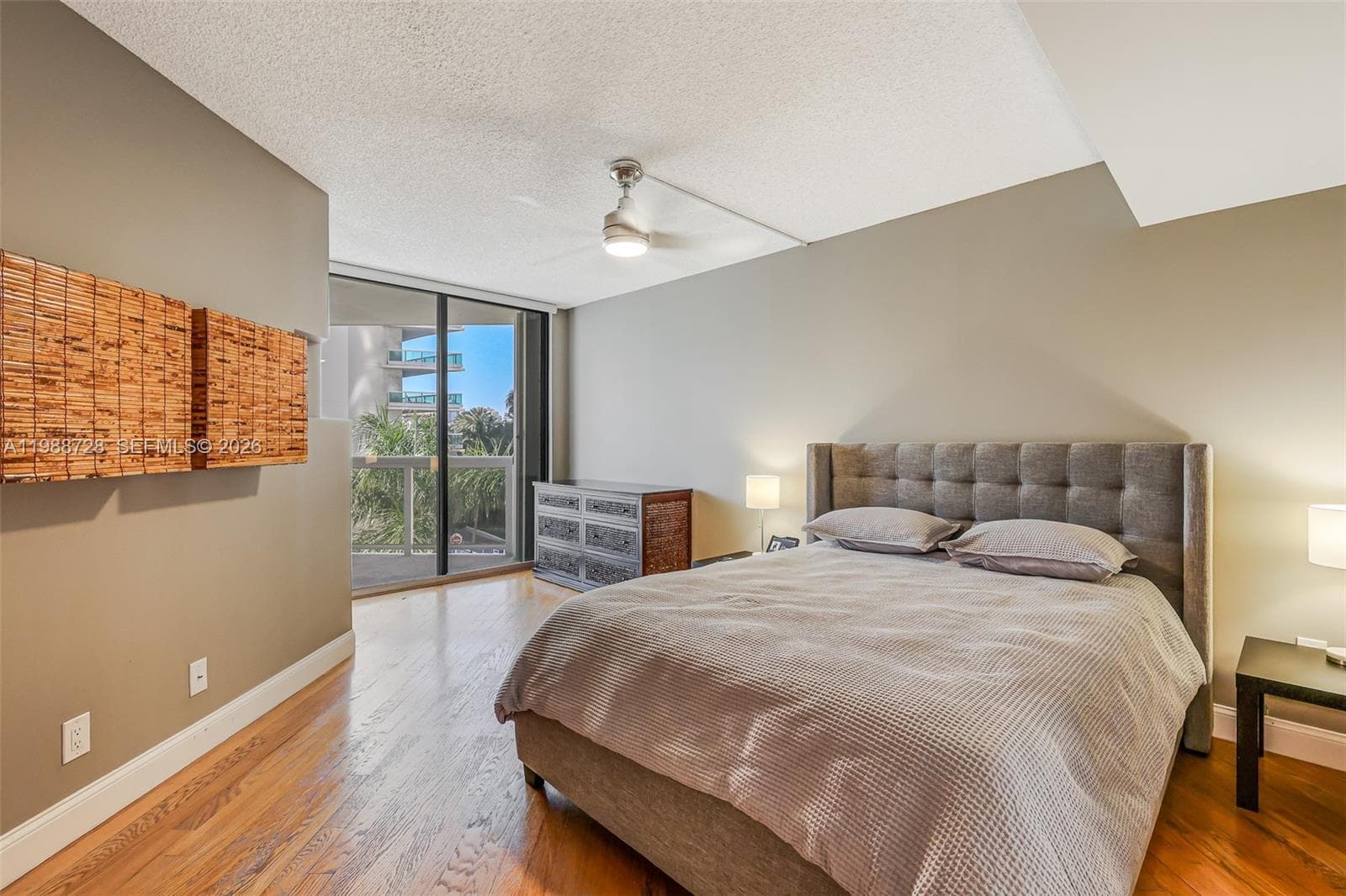 20185 E Country Club Dr 302 photo 9