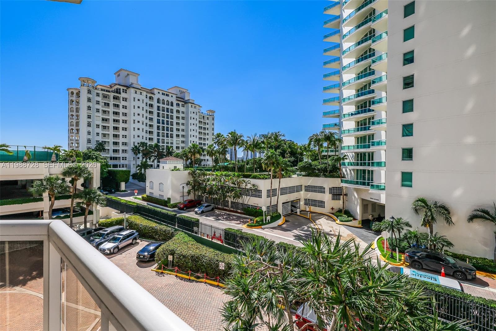 20185 E Country Club Dr 302 photo 19