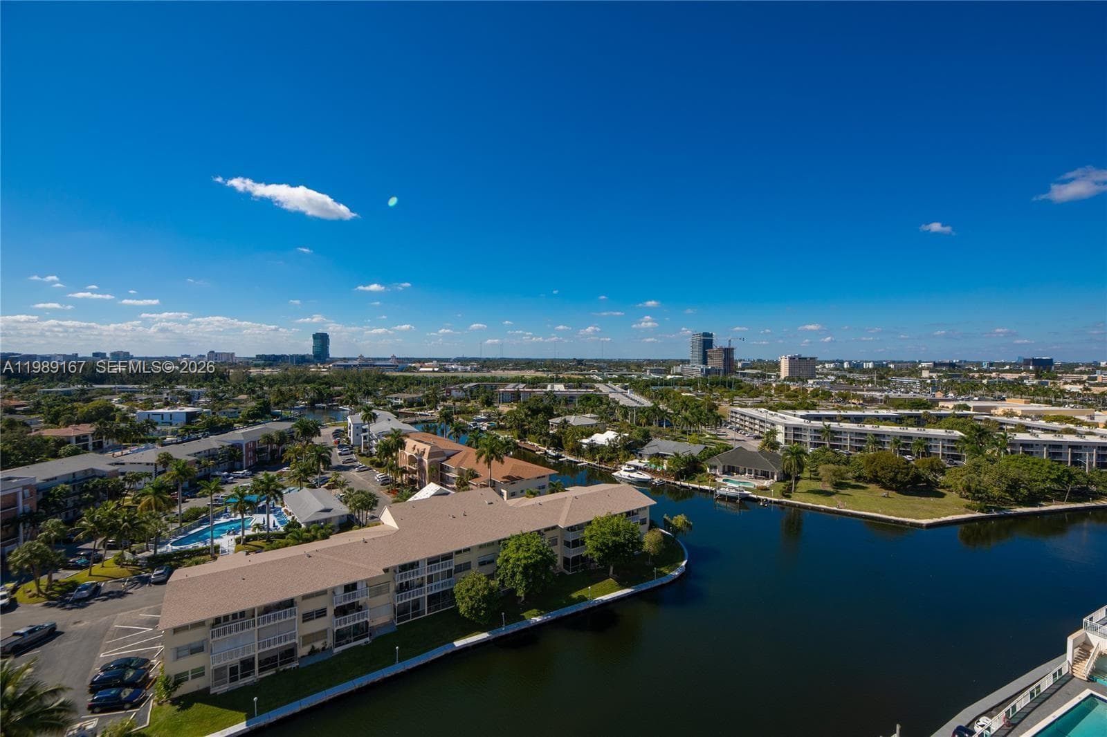 427 Golden Isles Dr 7E photo 2