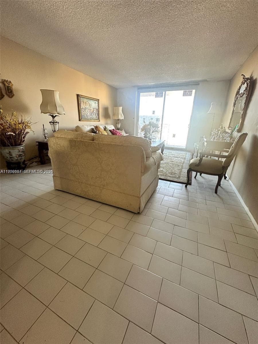 427 Golden Isles Dr 7E photo 4