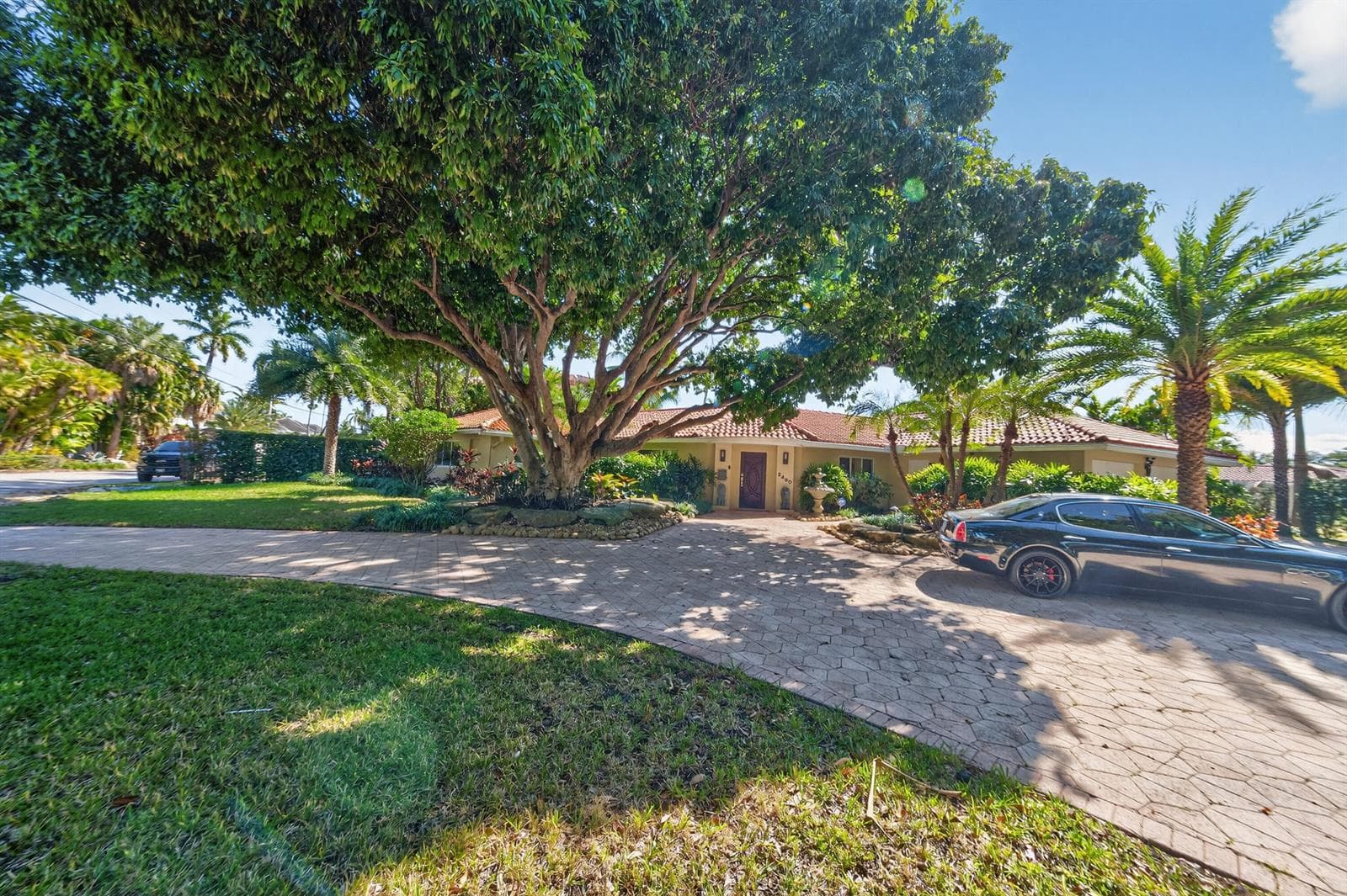 2460 Bayview Drive 1