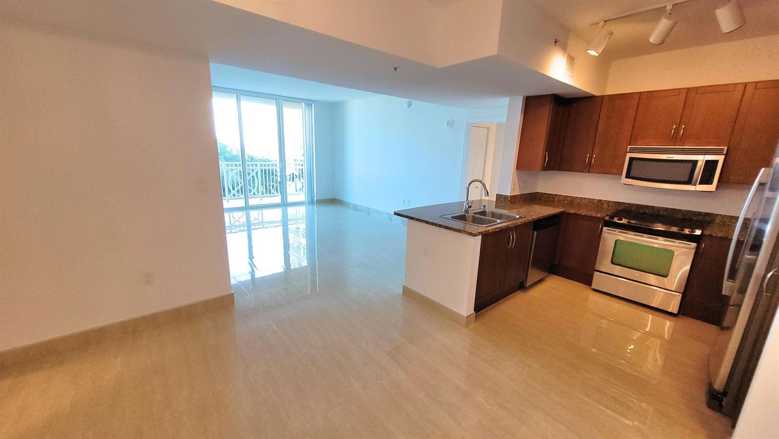 350 N Federal Highway #807 3