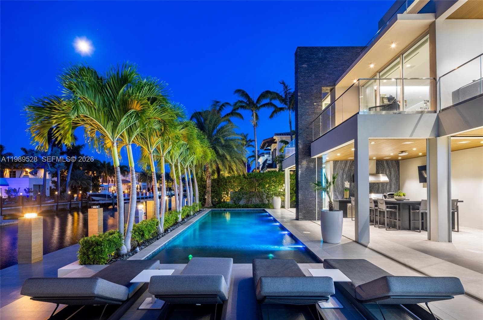 650 Royal Plaza Dr 5