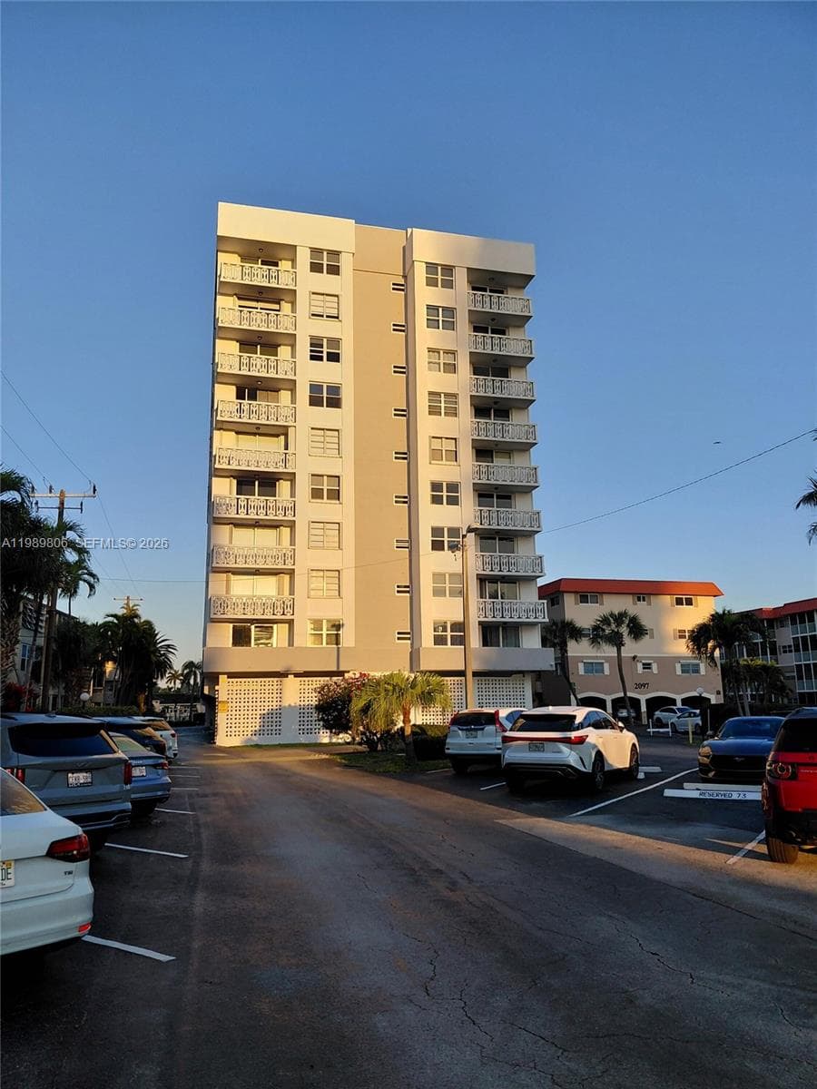3113 S Ocean Dr 504 photo 2