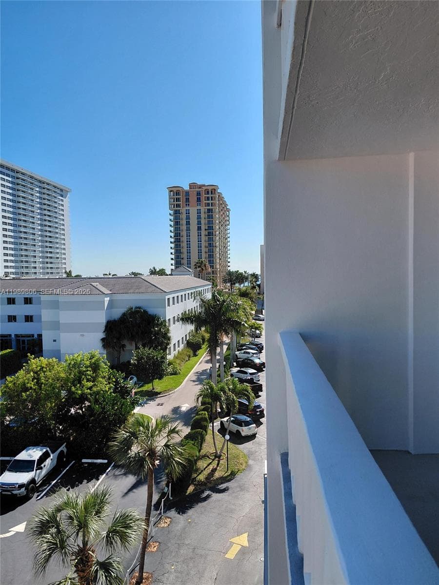 3113 S Ocean Dr 504 photo 22