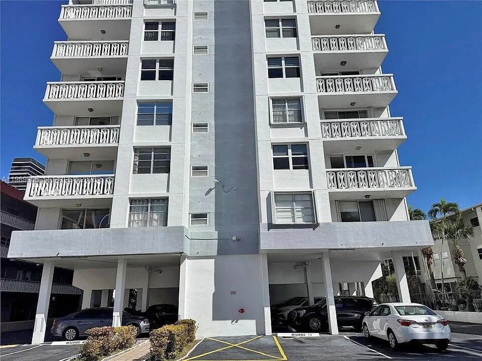 3113 S Ocean Dr 504 photo 3