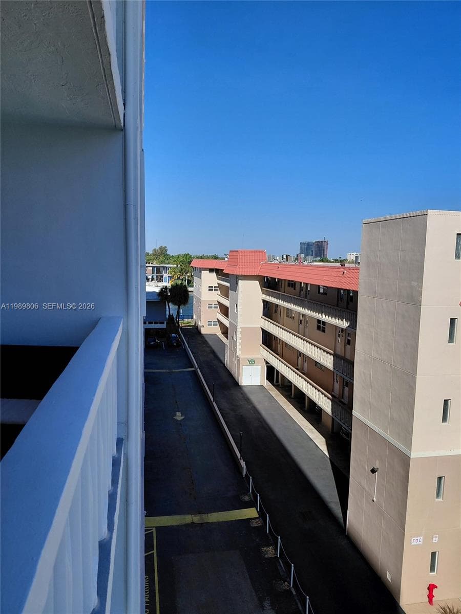 3113 S Ocean Dr 504 photo 21