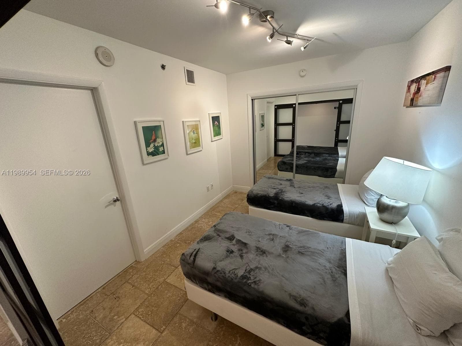 1830 Ocean Dr 4010 photo 17