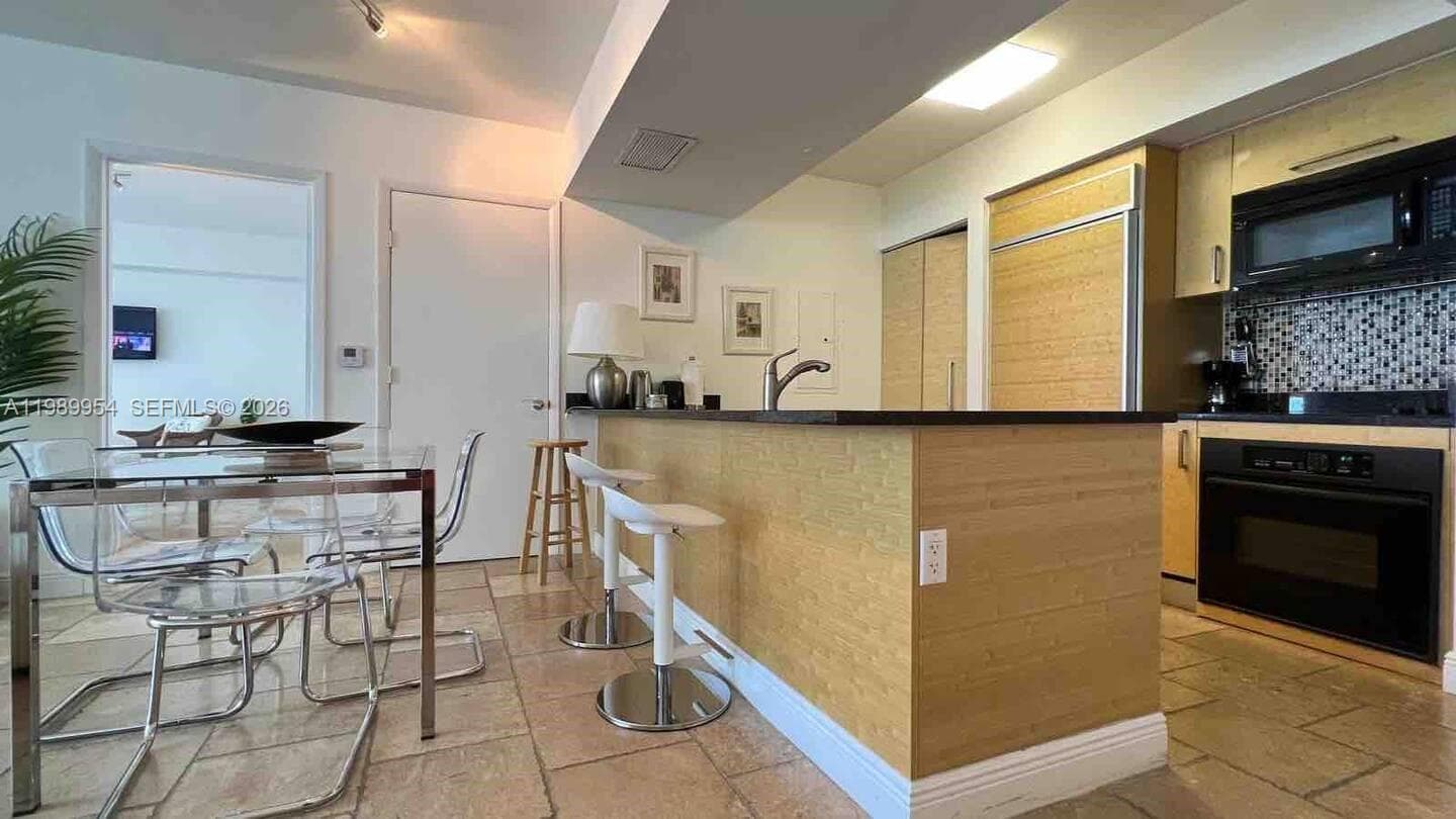 1830 Ocean Dr 4010 photo 14