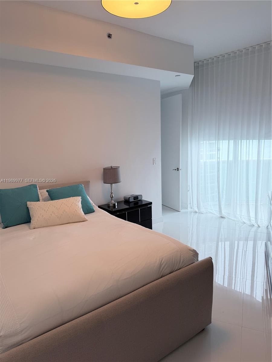 15811 Collins Ave 1803 photo 10