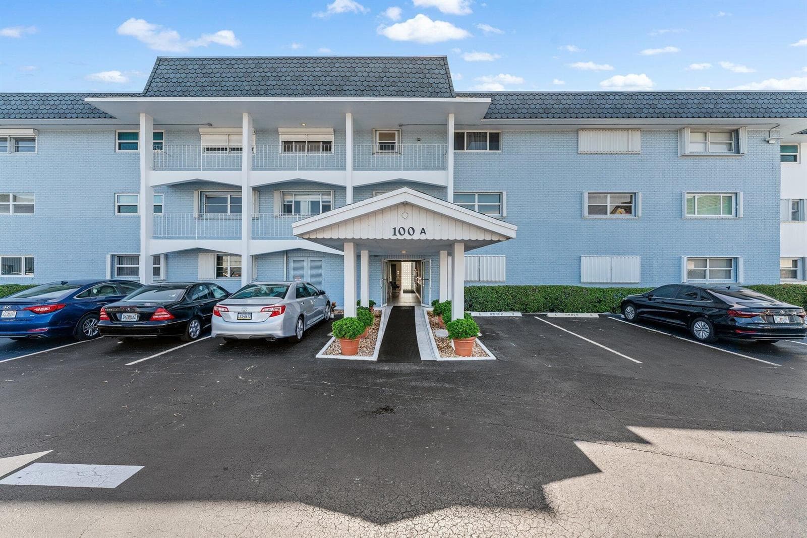100 Shore Court #105 3