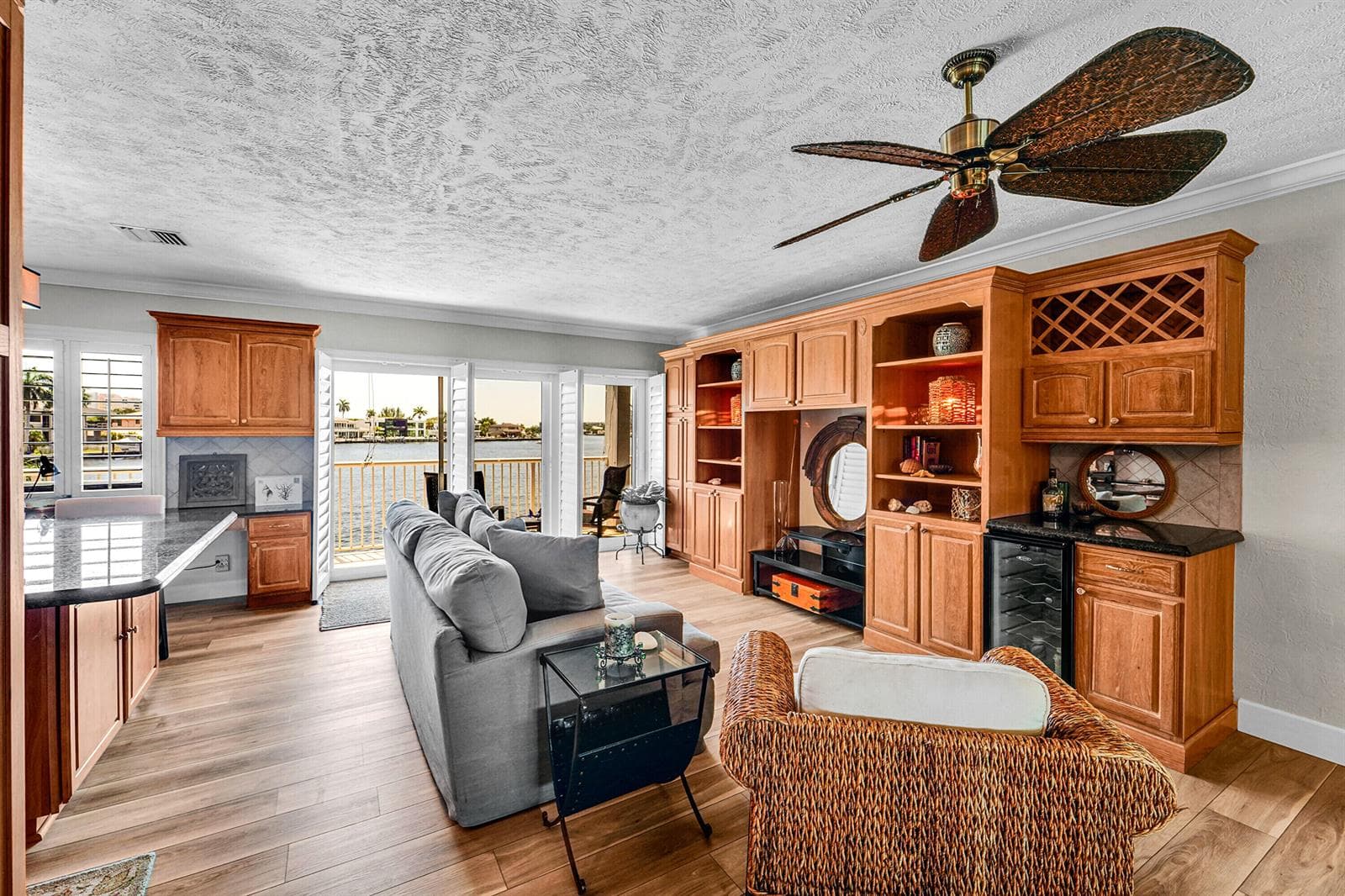 1201 S Riverside Drive #201 4