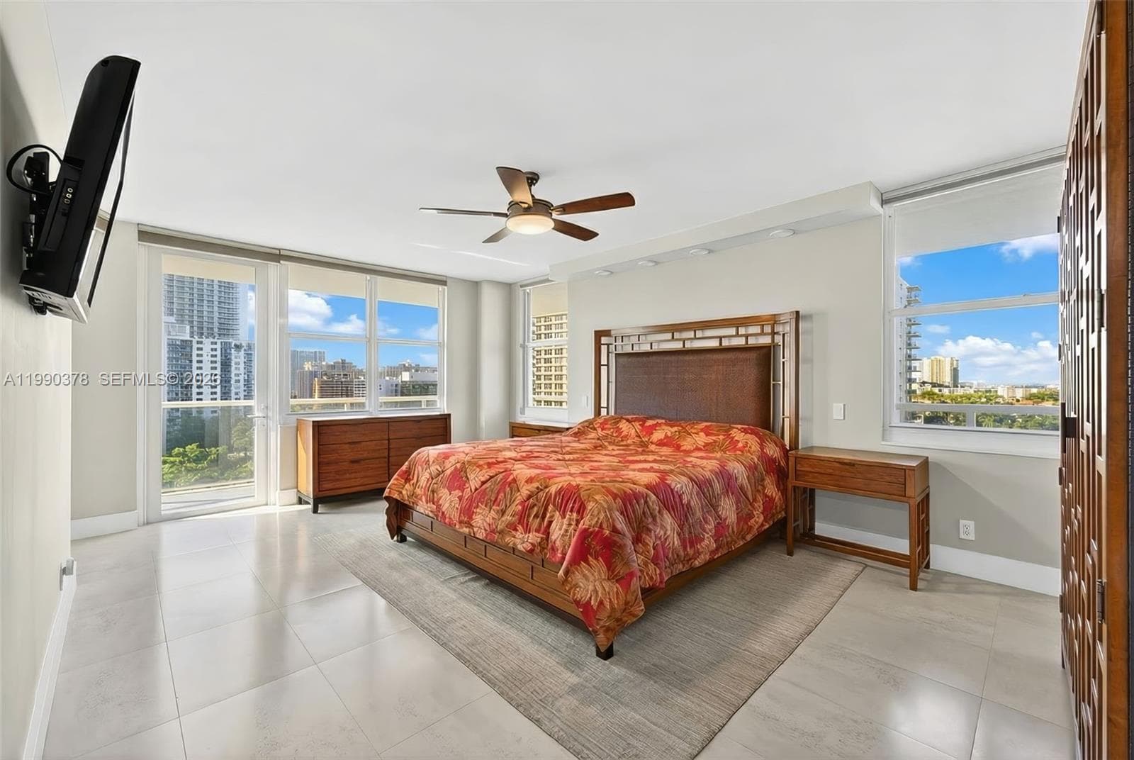 3725 Ocean Dr 1024 photo 11