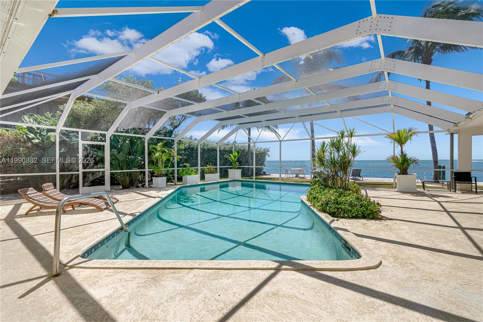 640 Mashta Dr photo 6
