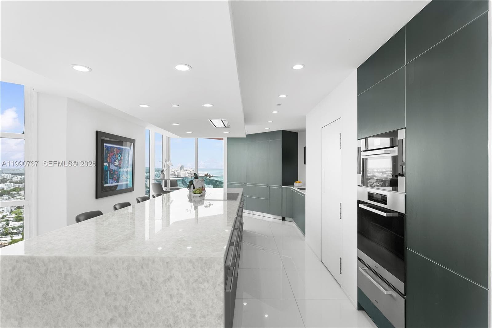 300 Pointe Dr 3405 photo 6