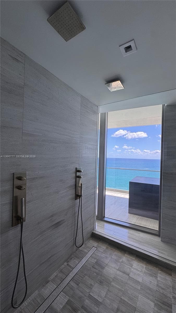 18975 Collins Ave 2500 photo 17