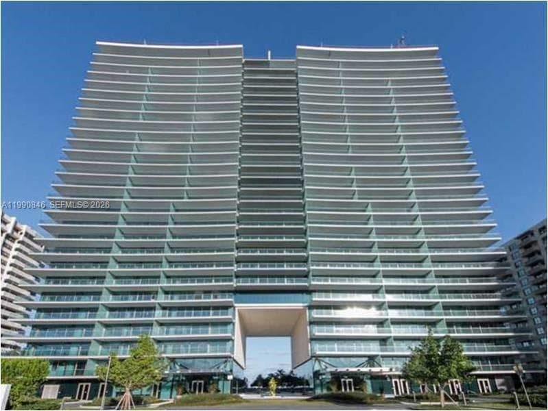 10203 Collins Ave 905 photo 2