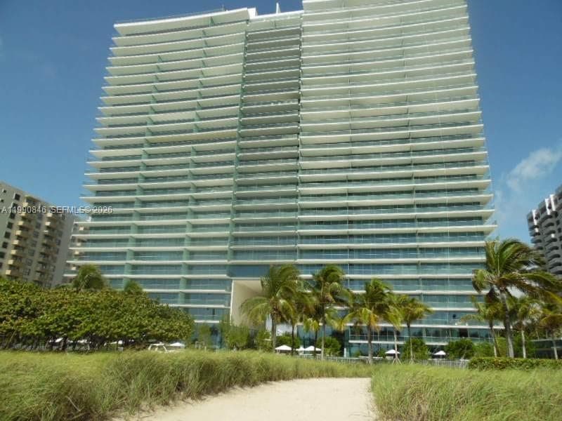 10203 Collins Ave 905 photo 3