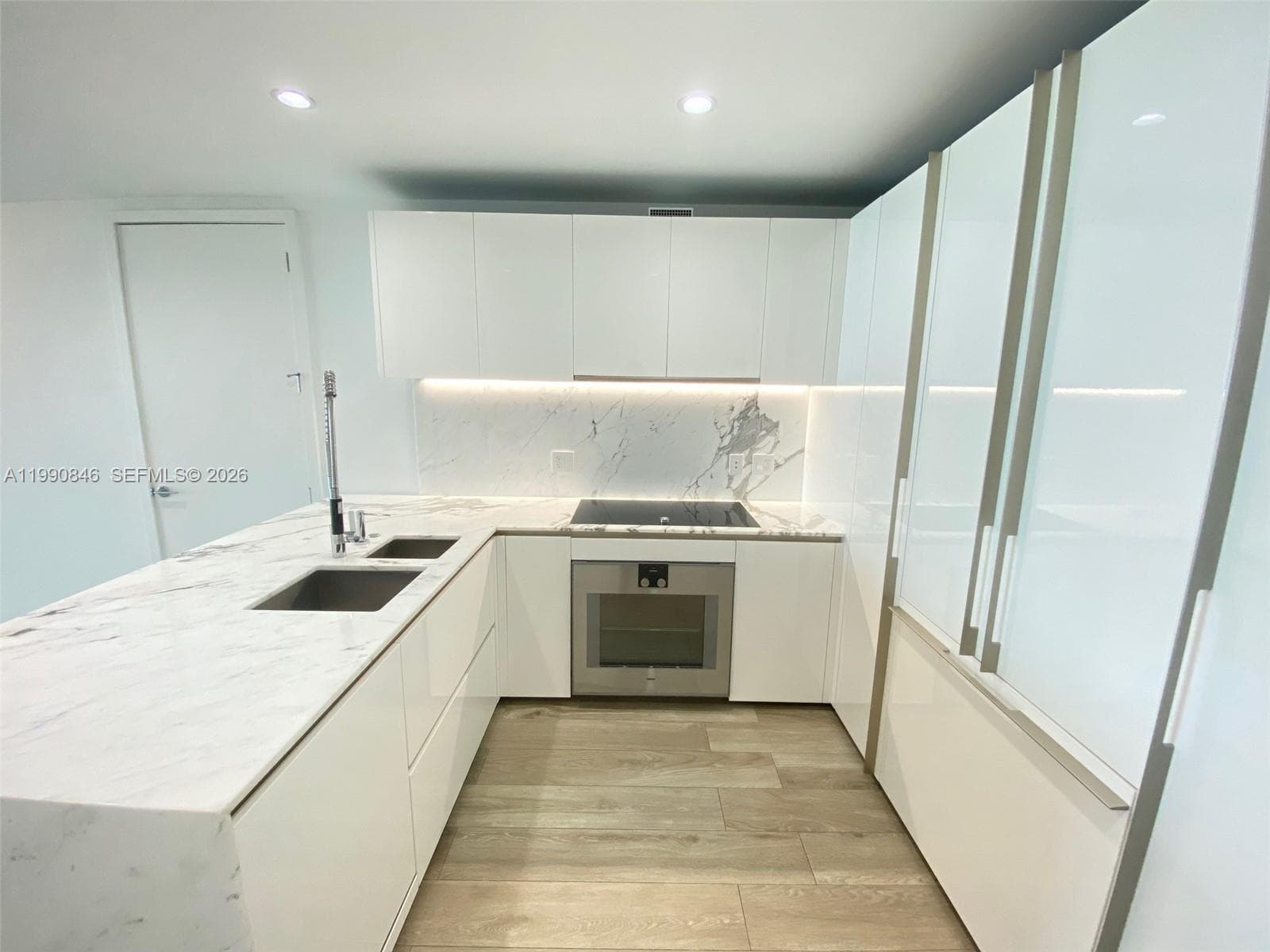 10203 Collins Ave 905 photo 8