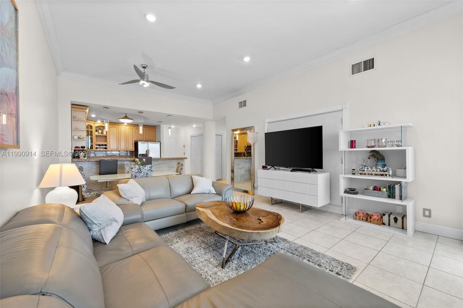 3725 Ocean Dr 4