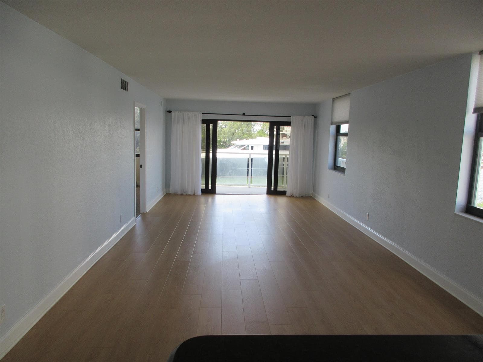 1401 N Riverside Drive 307 photo 13