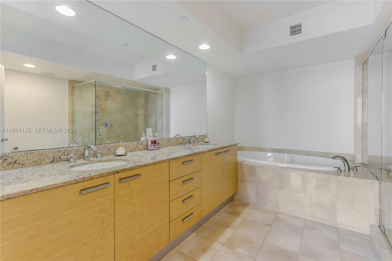 1830 Ocean Dr 3804 photo 15