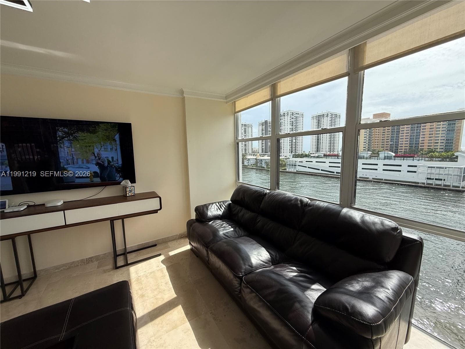 1000 Parkview Dr 720 photo 2