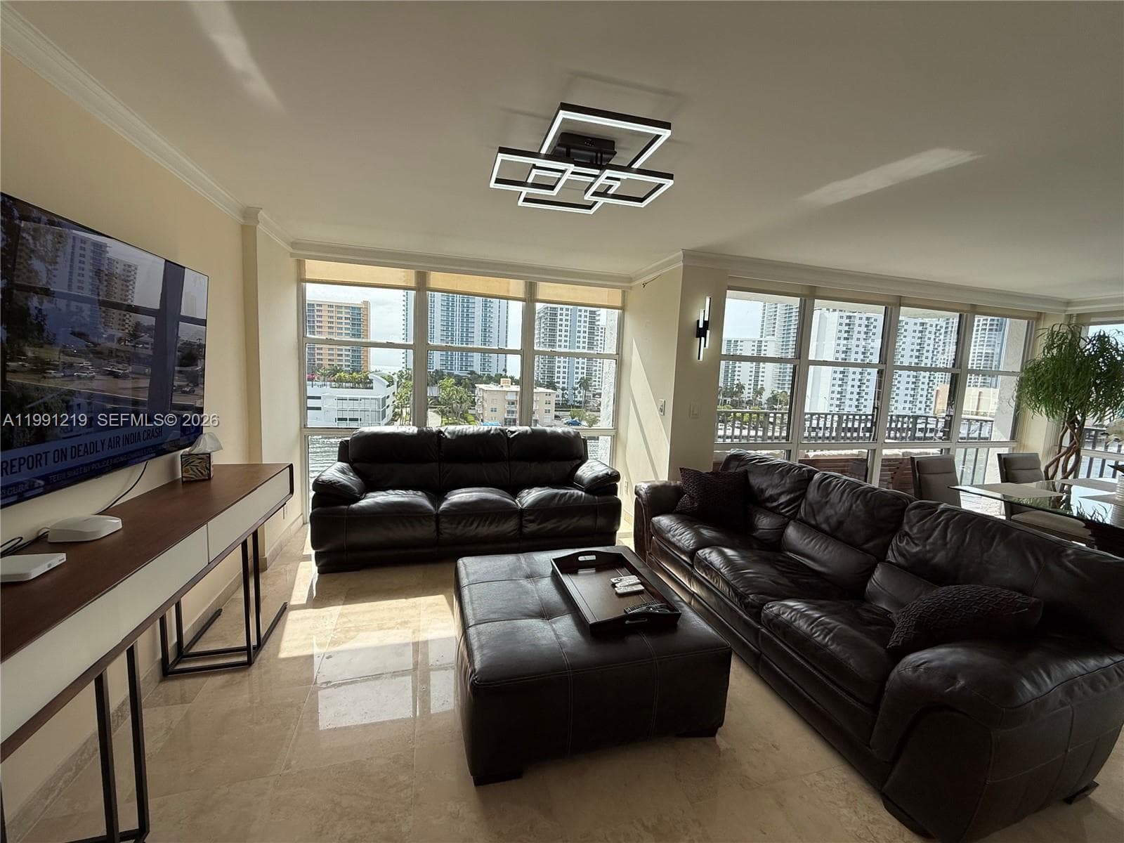 1000 Parkview Dr 720 photo 8