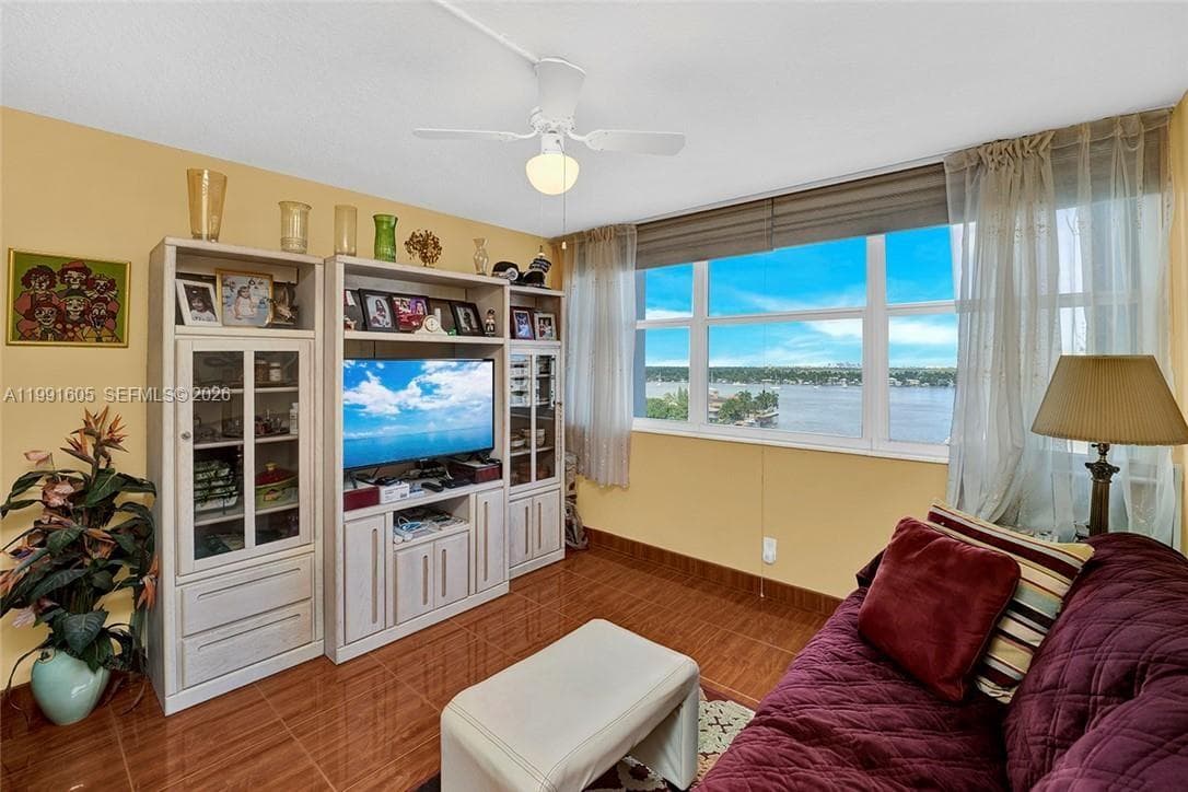 1400 S Ocean Dr 1004 photo 18