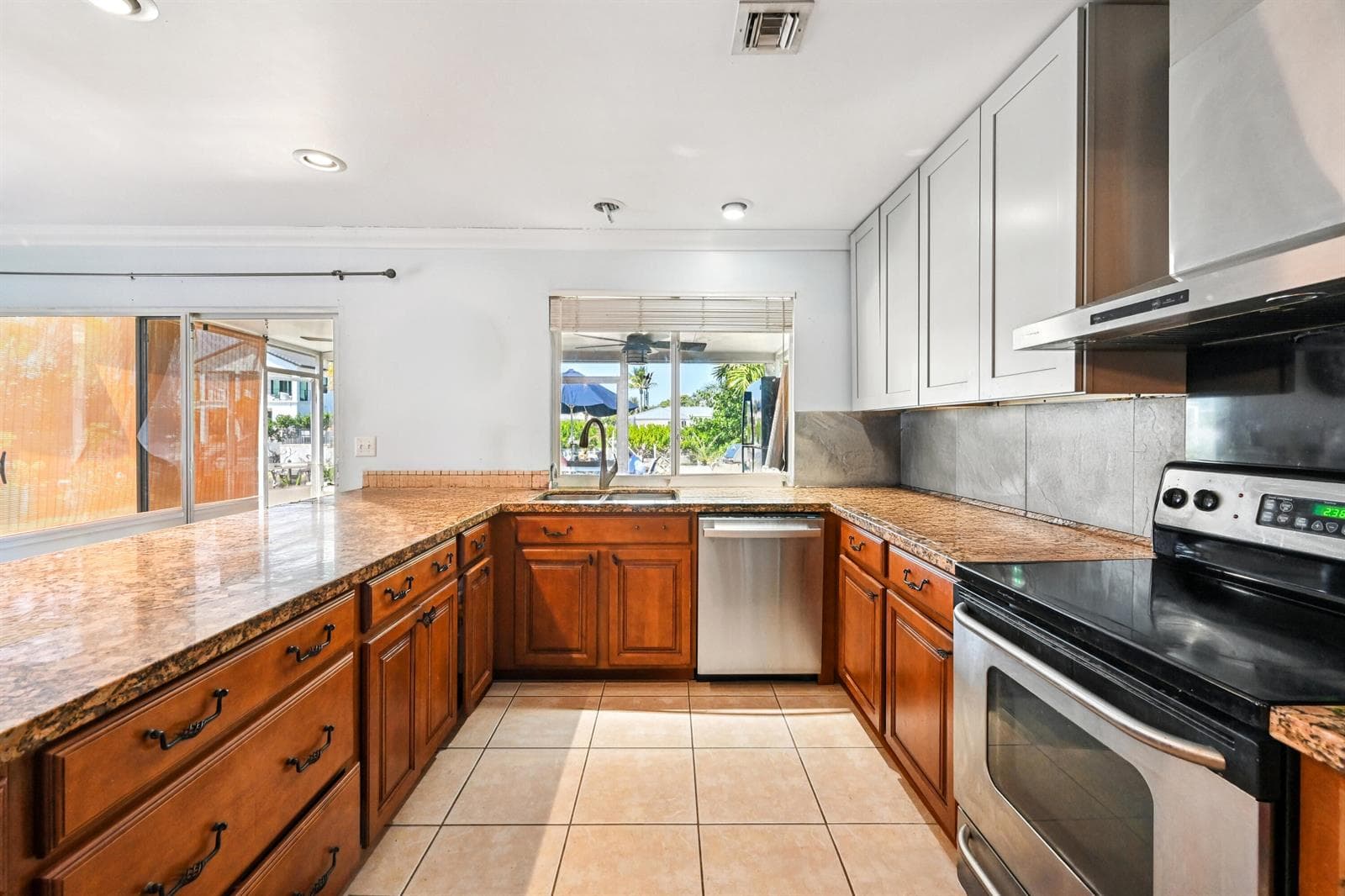 605 Inlet Road 2