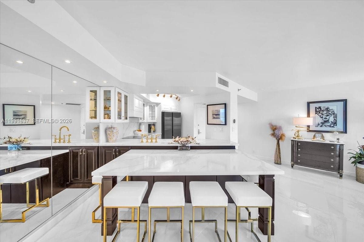 6767 Collins Ave 1110 photo 11