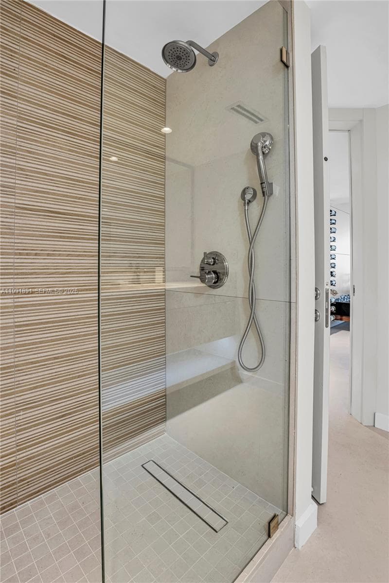16485 Collins Ave 431 photo 18