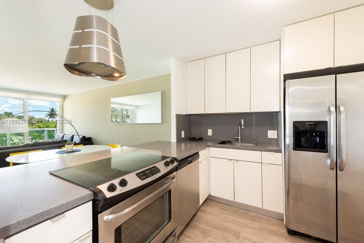 100 Bayview Dr 210 photo 2