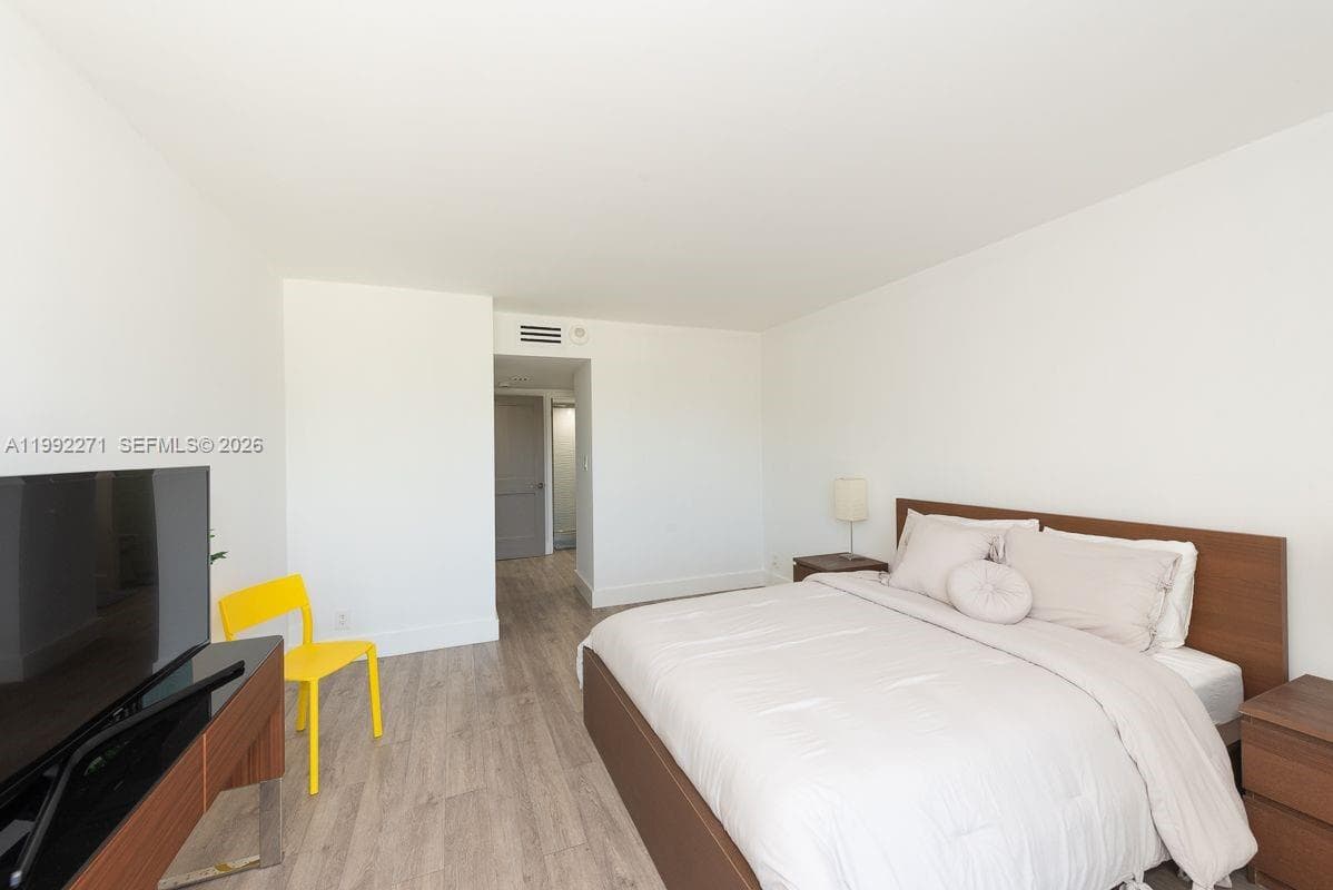 100 Bayview Dr 210 photo 7