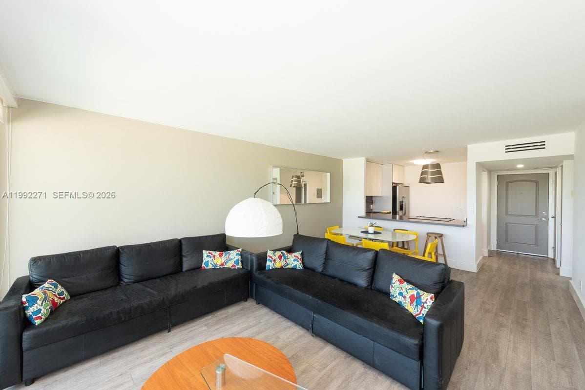 100 Bayview Dr 210 photo 1