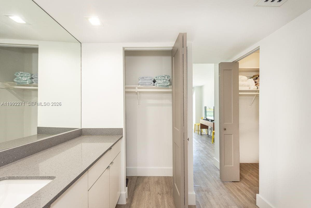100 Bayview Dr 210 photo 5