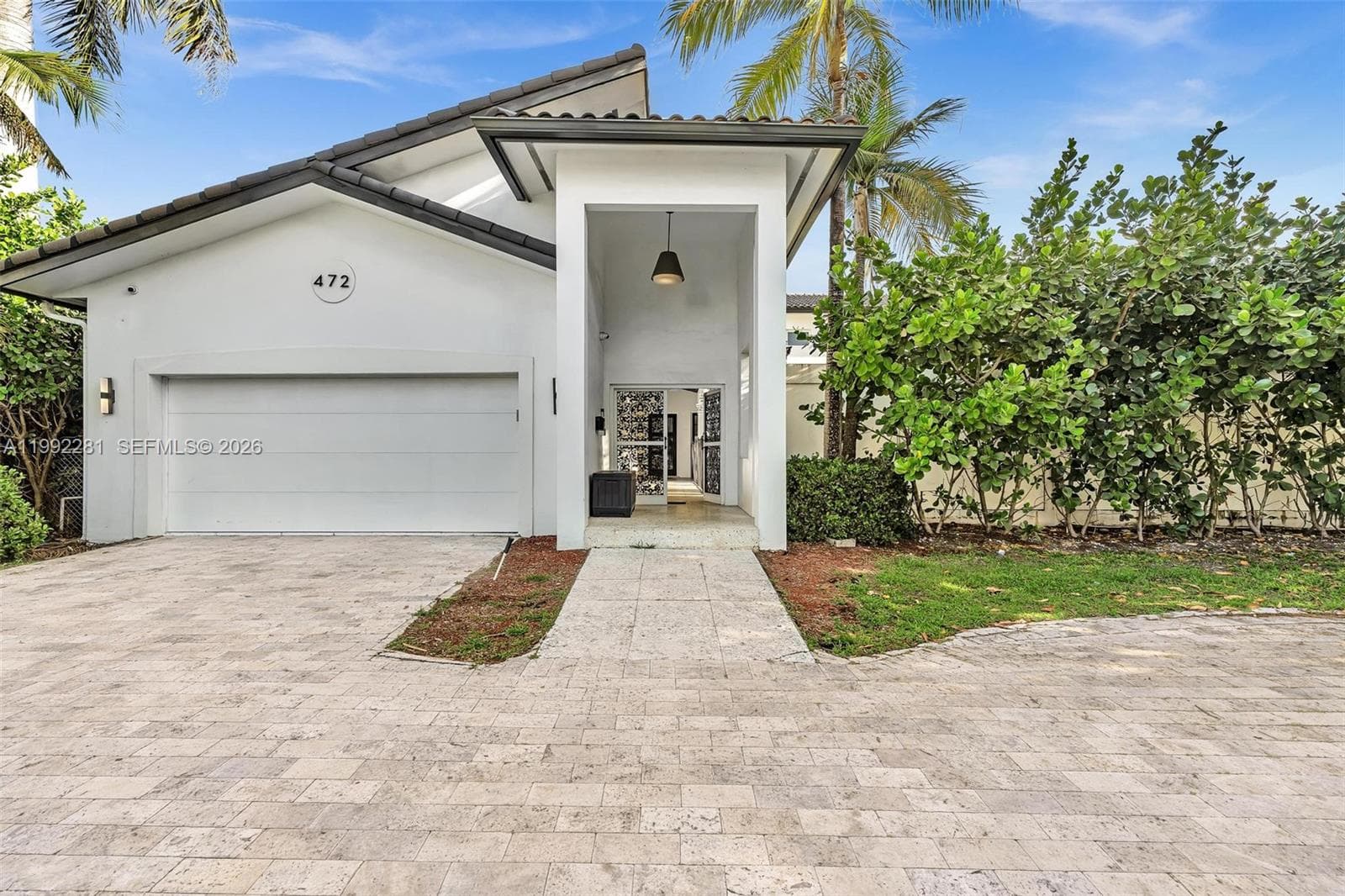 472 Sunset Dr photo 2