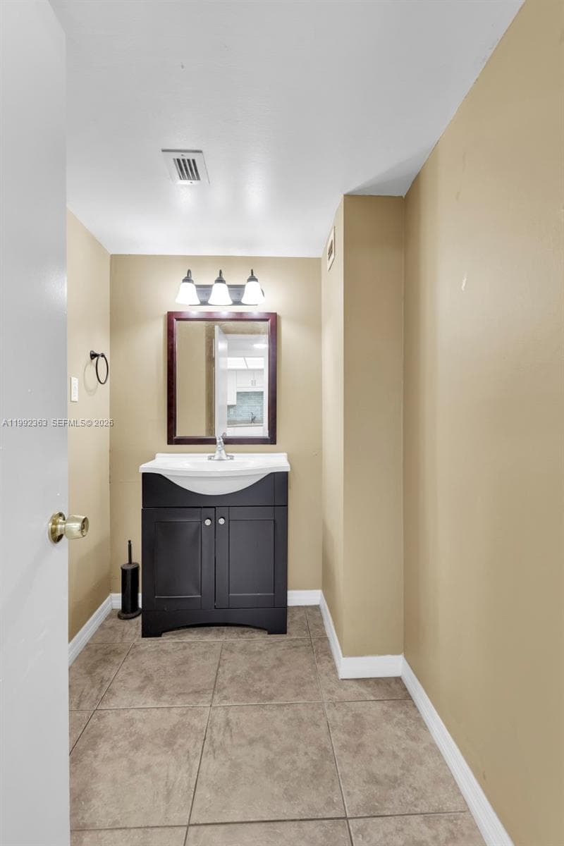 18011 Biscayne Blvd 903 photo 10
