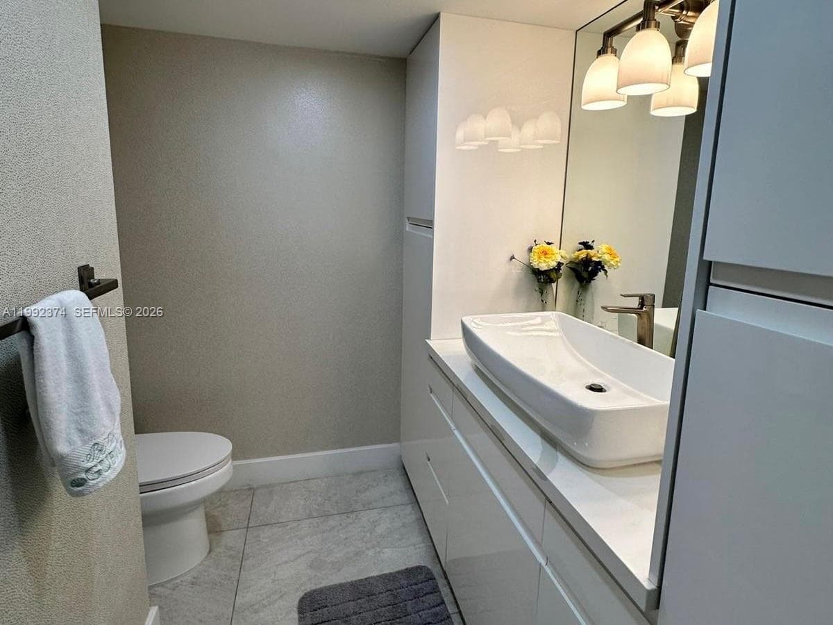 2751 S Ocean Dr 508S photo 24