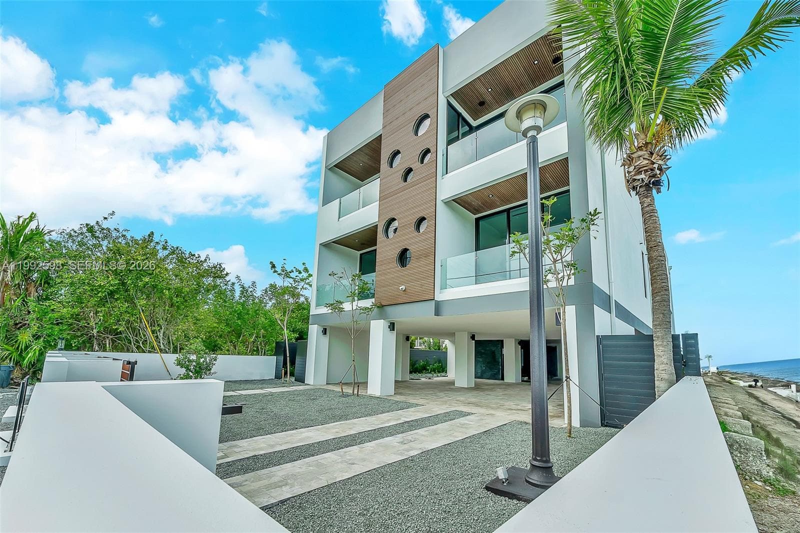 16 Seaside Ave 4