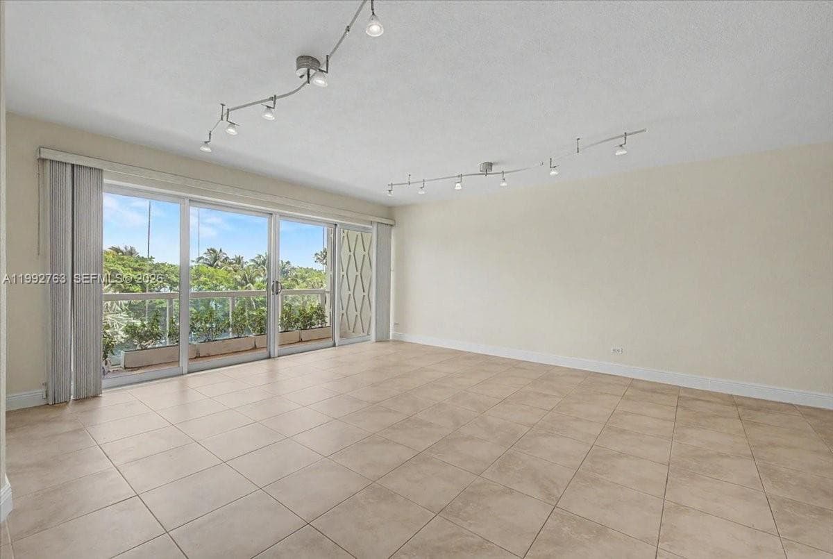 2451 Brickell Ave 4F photo 6
